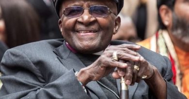 ஒடுக்கு முறைகளை எதிர்த்து வந்த மூதாளர் டெஸ்மண்ட் டுட்டு|Archbishop Desmond Tutu